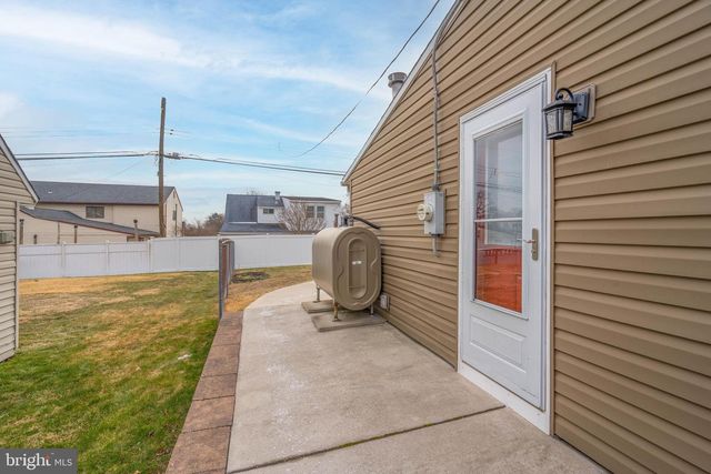 38 VICAR LN, Levittown, PA 19054