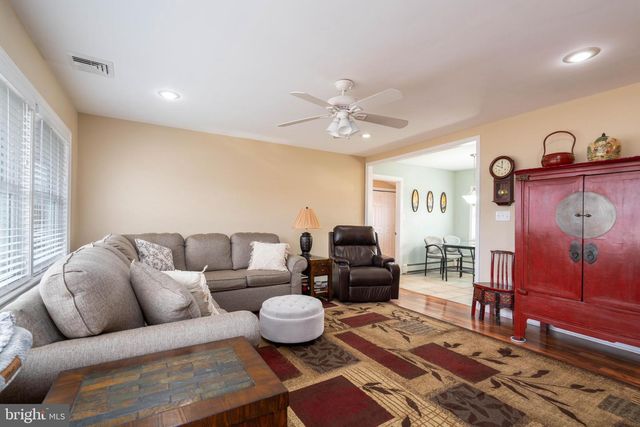 38 VICAR LN, Levittown, PA 19054