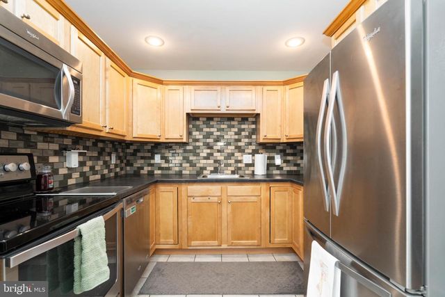 38 VICAR LN, Levittown, PA 19054