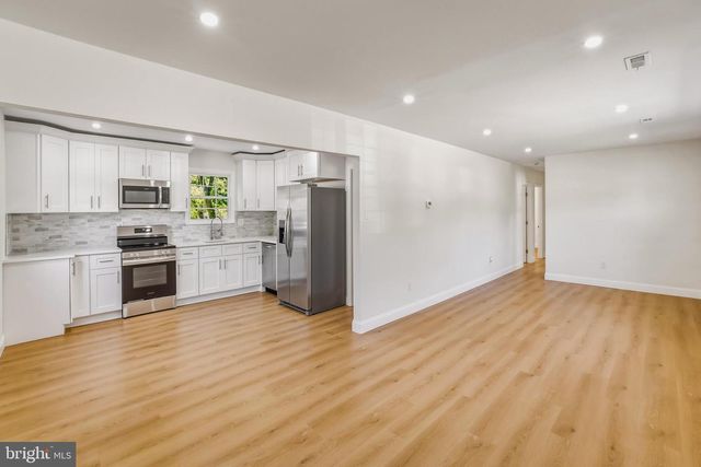 114 S RIVER DR, Williamstown, NJ 08094