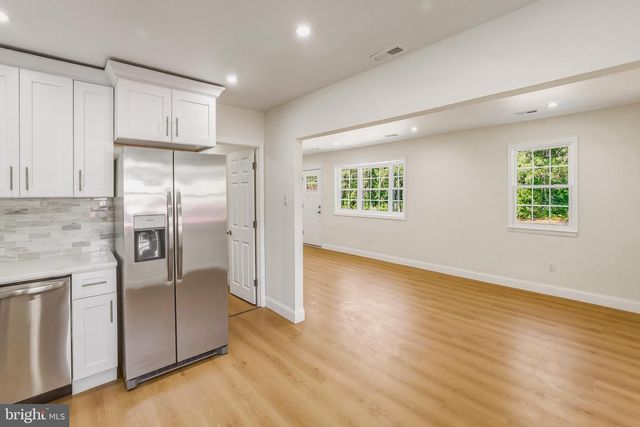 114 S RIVER DR, Williamstown, NJ 08094