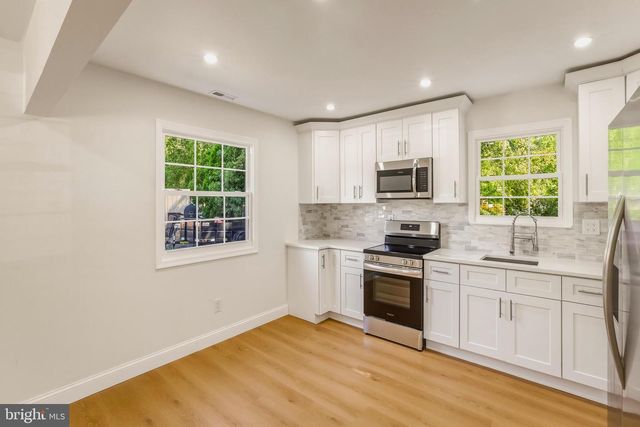 114 S RIVER DR, Williamstown, NJ 08094
