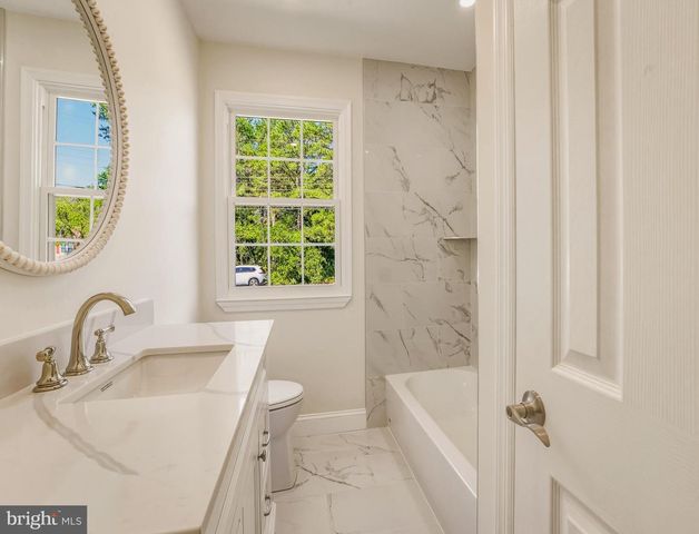 114 S RIVER DR, Williamstown, NJ 08094