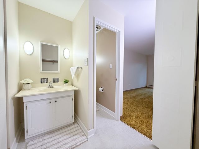 4250 Saratoga Avenue L305, Downers Grove, IL 60515