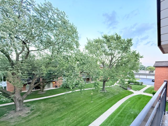 4250 Saratoga Avenue L305, Downers Grove, IL 60515