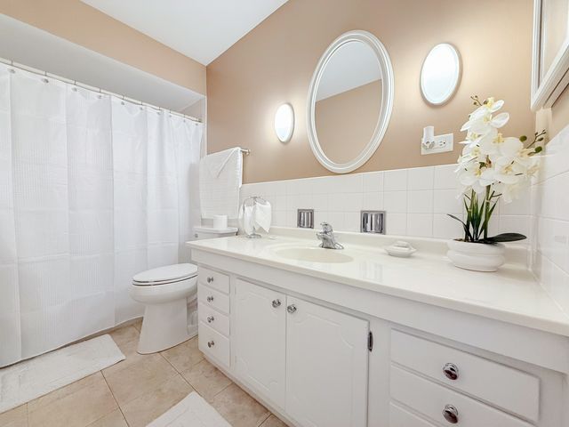 4250 Saratoga Avenue L305, Downers Grove, IL 60515