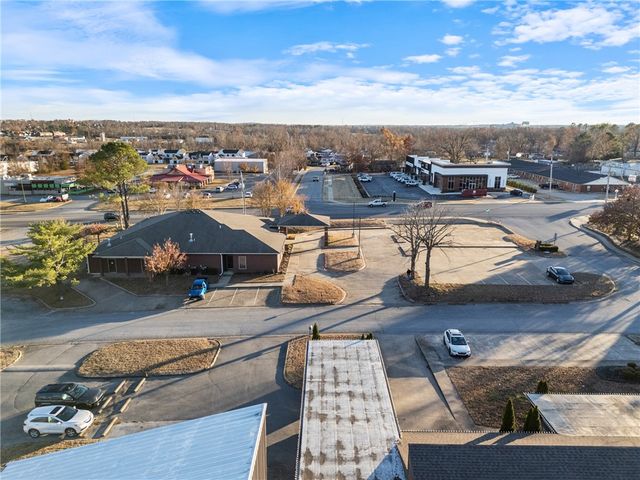 101 N 37th Street, Rogers, AR 72756