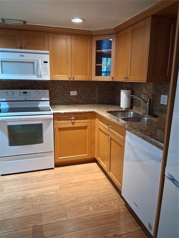 7556 Stirling Road 123, Davie, FL 33024