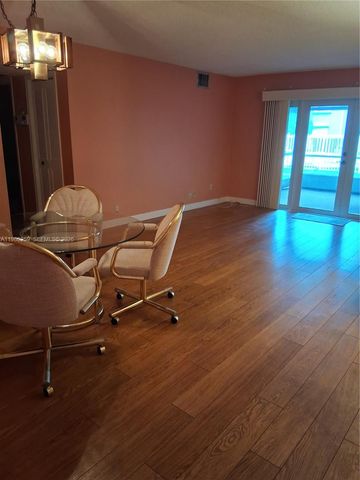 7556 Stirling Road 123, Davie, FL 33024