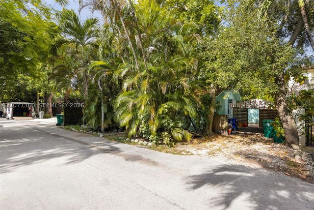 2952 Louise St, Coconut Grove, FL 33133