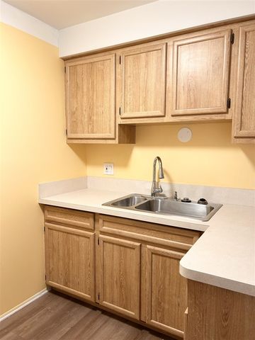 22039 E 11 Mile Road 20, Saint Clair Shores, MI 48081