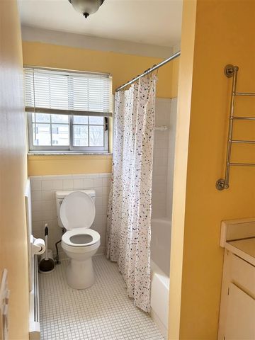 22039 E 11 Mile Road 20, Saint Clair Shores, MI 48081