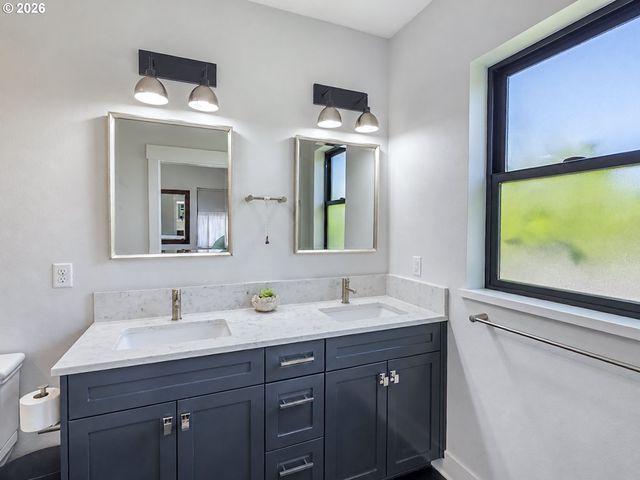 1040 BERKELEY Ln E, Monmouth, OR 97361