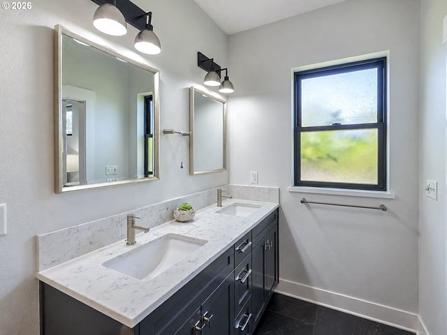 1040 BERKELEY Ln E, Monmouth, OR 97361