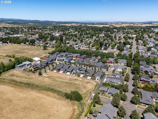 1040 BERKELEY Ln E, Monmouth, OR 97361