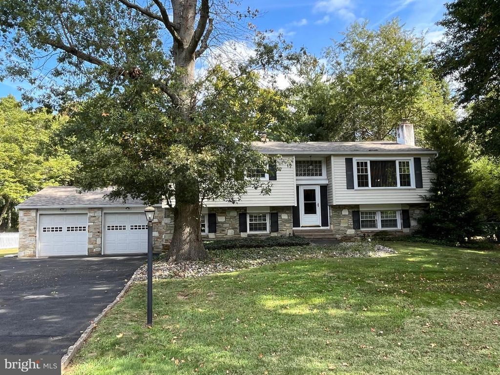 20 S HOMESTEAD DR, Yardley, PA 19067