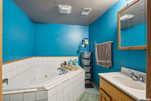 68 SUNNY HILL Drive, Orion, IL 61273