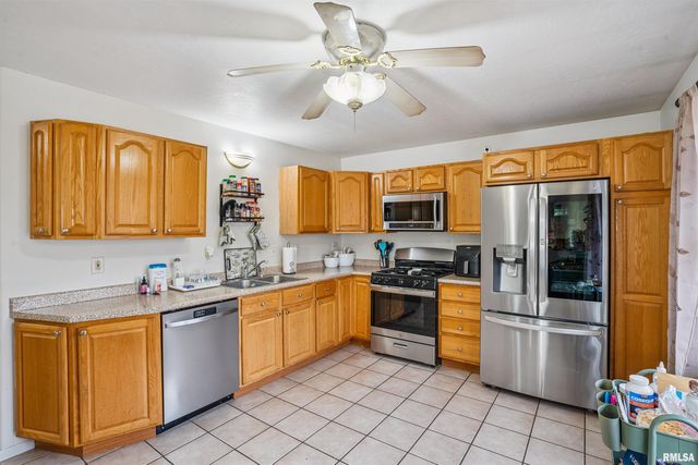 68 SUNNY HILL Drive, Orion, IL 61273