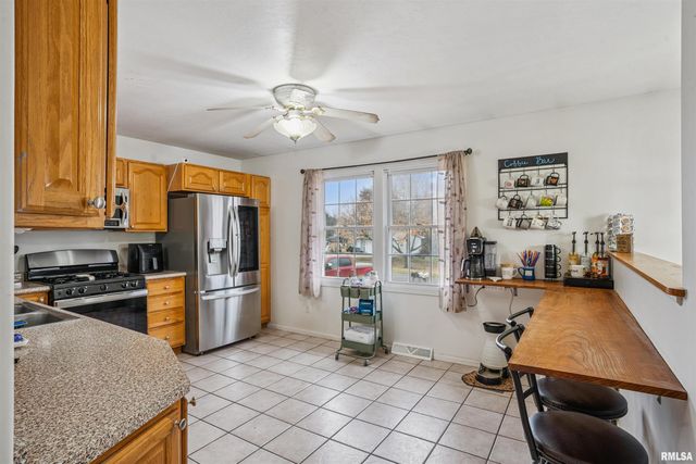 68 SUNNY HILL Drive, Orion, IL 61273