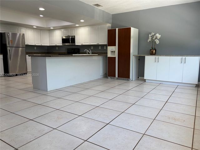 2980 NE 19th Terrace B, Lighthouse Point, FL 33064