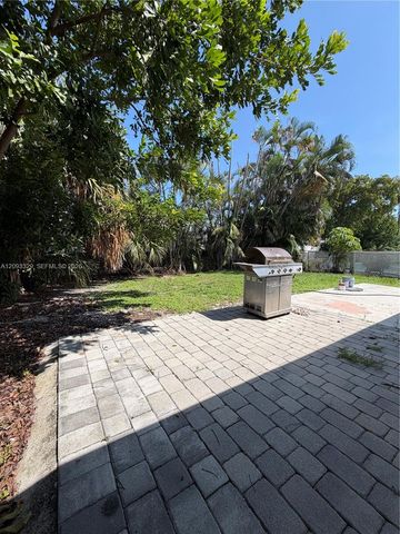 2980 NE 19th Terrace B, Lighthouse Point, FL 33064