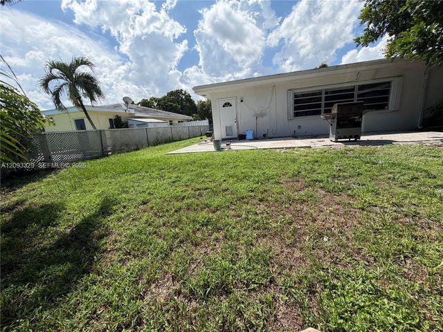 2980 NE 19th Terrace B, Lighthouse Point, FL 33064