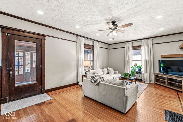 875 S 9th Street, Noblesville, IN 46060