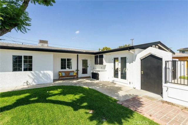 2457 W Glenoaks, Anaheim, CA 92801