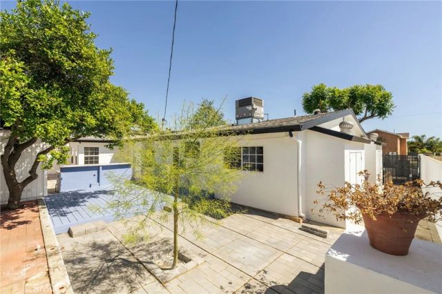 2457 W Glenoaks, Anaheim, CA 92801