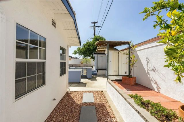 2457 W Glenoaks, Anaheim, CA 92801