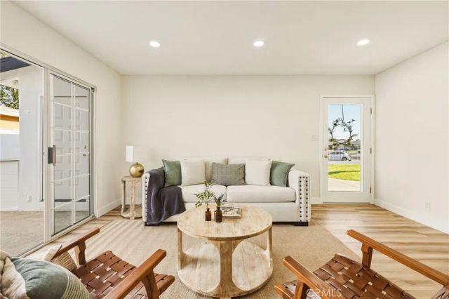 2457 W Glenoaks, Anaheim, CA 92801