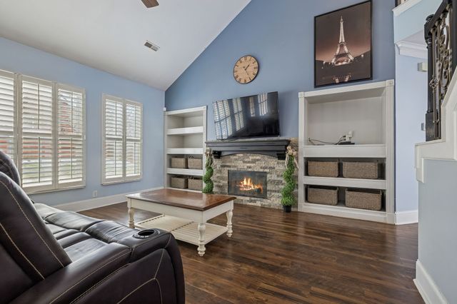 4833 Rainer Dr, Old Hickory, TN 37138