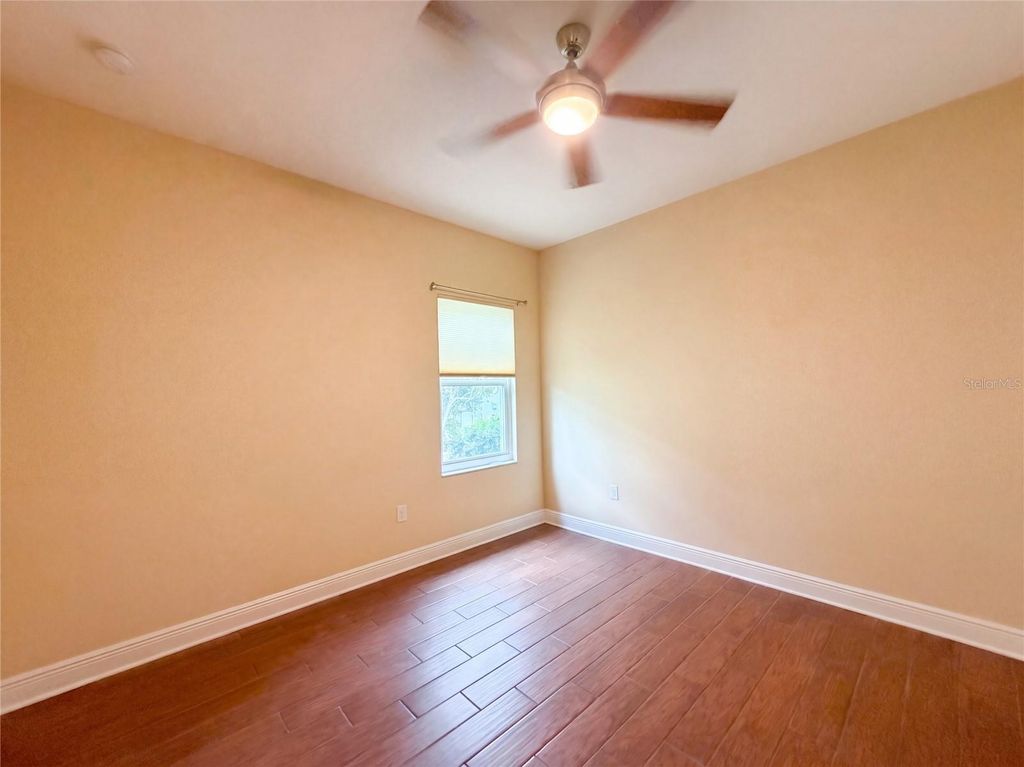 Image 13 of property listing at 1121 THORNBURY DRIVE, Parrish, FL 34219
