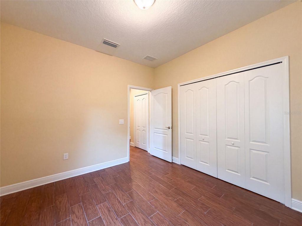 Image 16 of property listing at 1121 THORNBURY DRIVE, Parrish, FL 34219