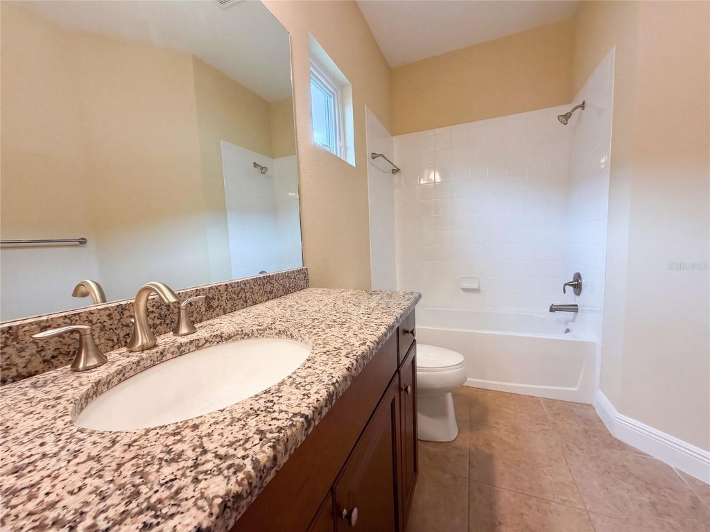 Image 17 of property listing at 1121 THORNBURY DRIVE, Parrish, FL 34219