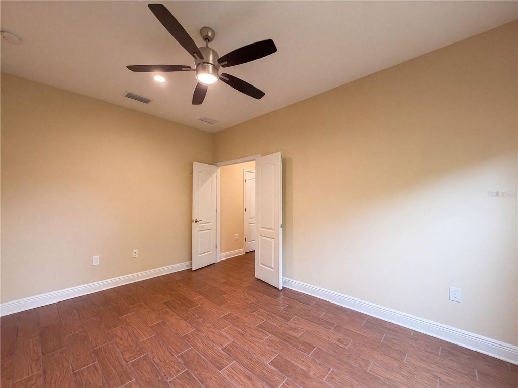 Image 19 of property listing at 1121 THORNBURY DRIVE, Parrish, FL 34219