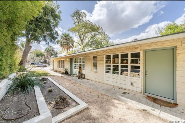 239 Brahan Blvd Apt B, San Antonio, TX 78215