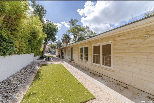 239 Brahan Blvd Apt B, San Antonio, TX 78215