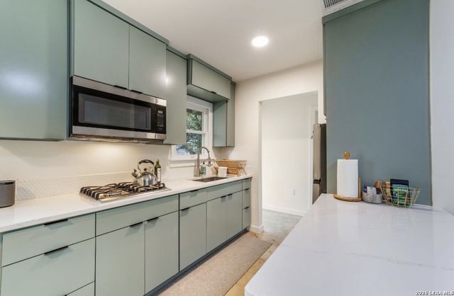 239 Brahan Blvd Apt B, San Antonio, TX 78215