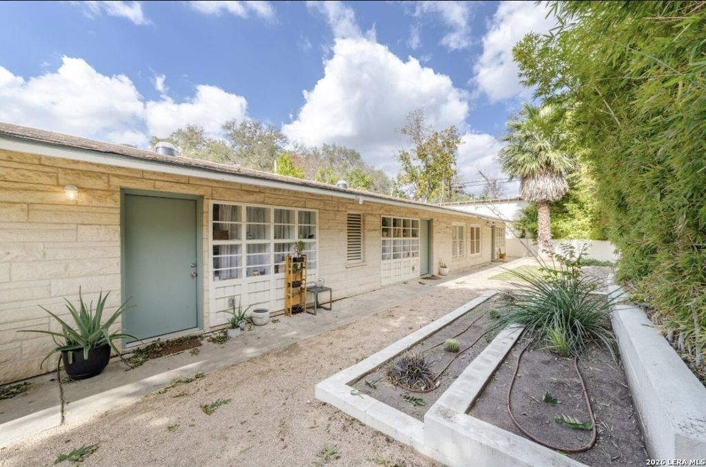 239 Brahan Blvd Apt B, San Antonio, TX 78215