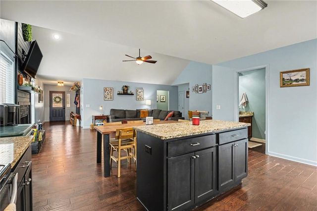 368 Mountain Creek Lane, Maysville, GA 30558