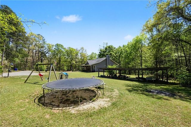 368 Mountain Creek Lane, Maysville, GA 30558