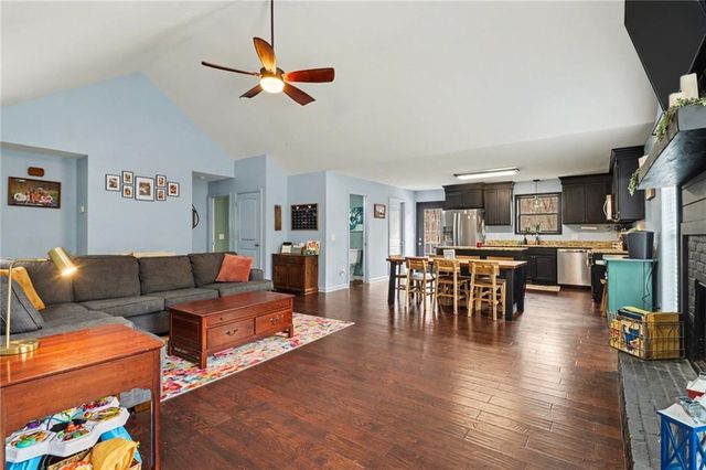 368 Mountain Creek Lane, Maysville, GA 30558