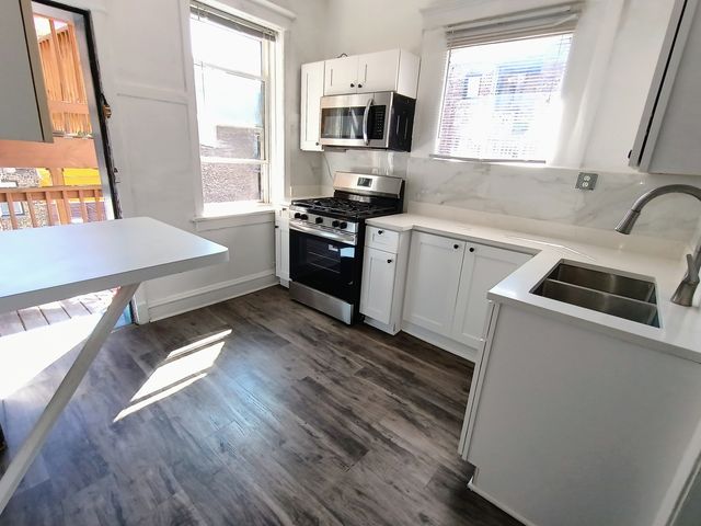 3516 N Broadway Street 2, Chicago, IL 60657