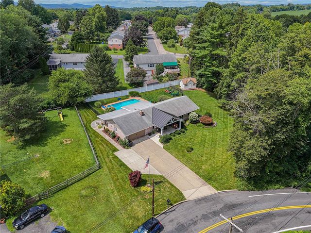 1212 Macungie Avenue, Emmaus Boro, PA 18049