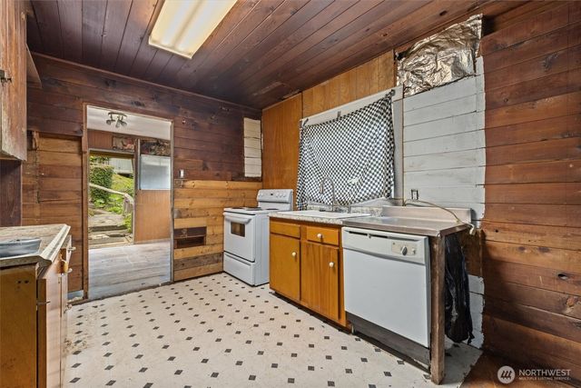 3817 Bells Beach Road, Langley, WA 98260