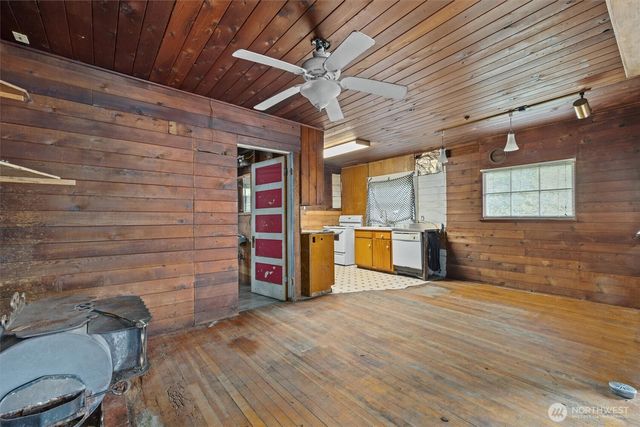 3817 Bells Beach Road, Langley, WA 98260