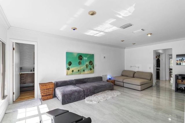 19885 NE 22nd Avenue, Miami, FL 33180