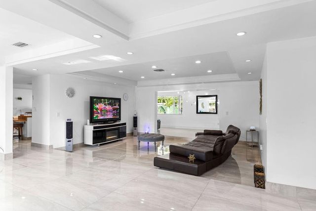 19885 NE 22nd Avenue, Miami, FL 33180