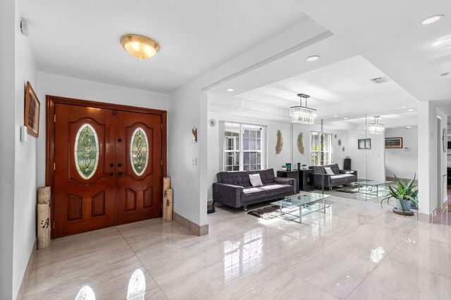 19885 NE 22nd Avenue, Miami, FL 33180